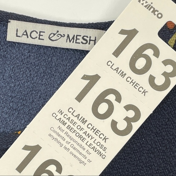 LACE & MESH Flutter Sleeve Floral Top - Picture 5 of 6